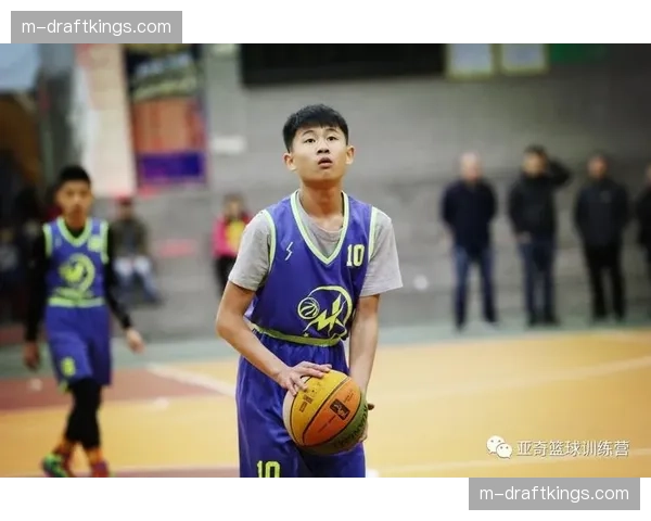 篮球训练营增设专项课程,聘请前NBA助教向青少年传授基础区域防守概念 篮球训练营增设专项课程,聘请前NBA助教向青少年传授基础区域防守概念