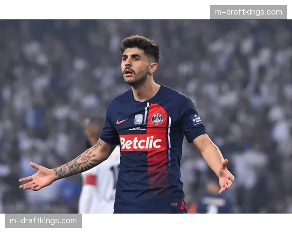 里昂前锋拉卡泽特接受BBC专访，谈及职业生涯末期规划